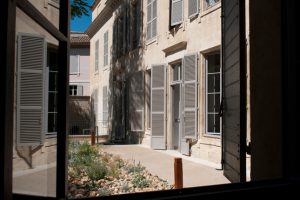 Locaux associatifs Chartrouse - cour