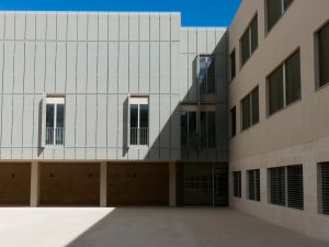 Centre soins Caveirac - cour