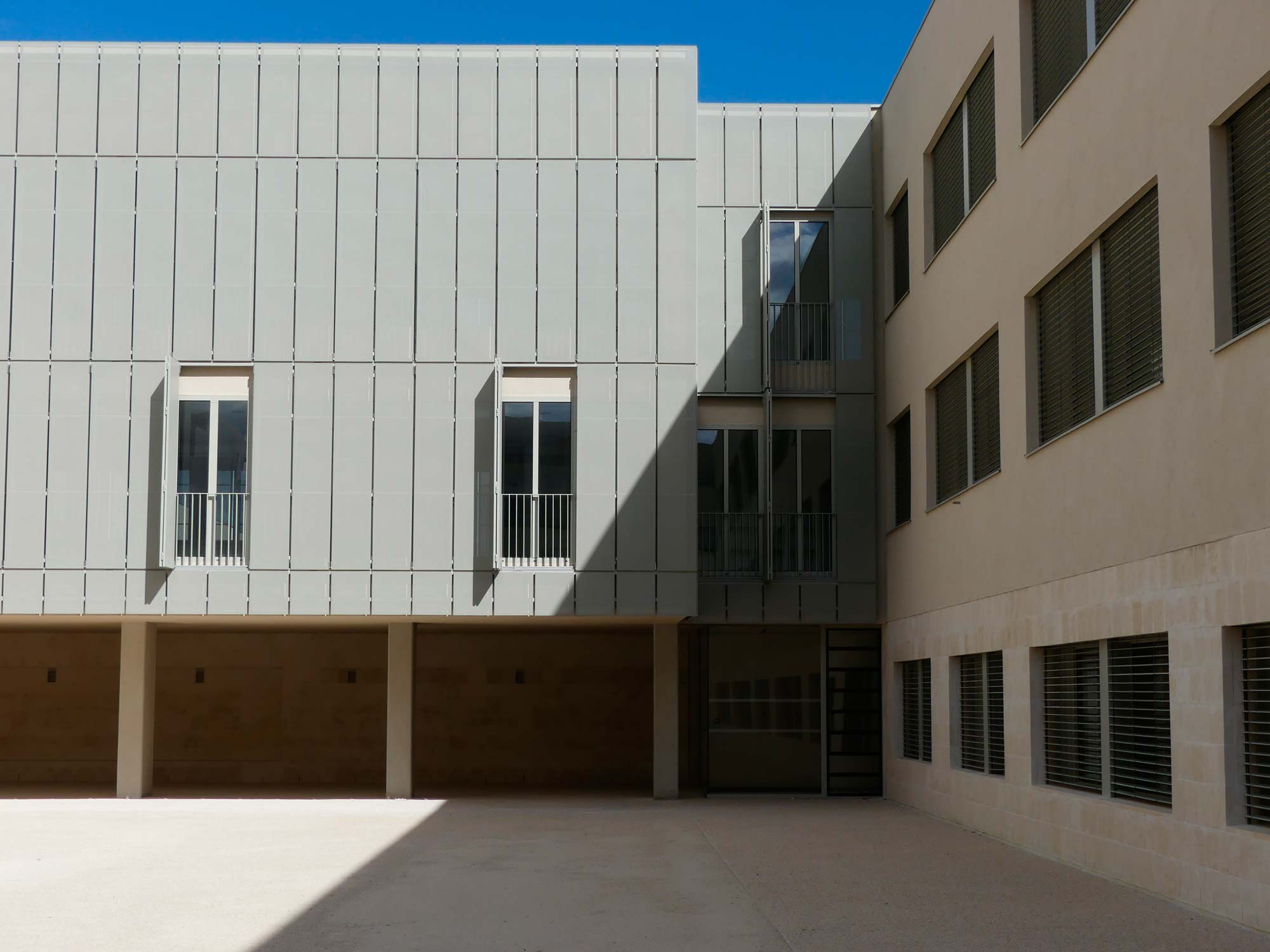 Centre soins Caveirac - cour